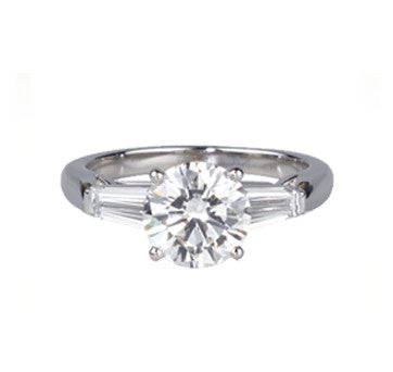 4-Prong Platinum Round Brilliant Diamond With Thin Baguettes